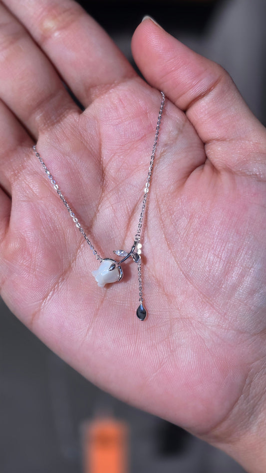 Lune Tulip Pendant Chain