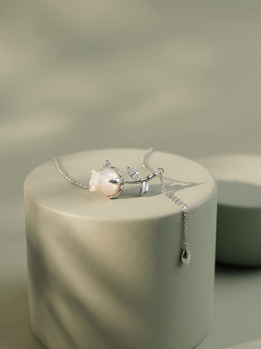 Lune Tulip Pendant Chain