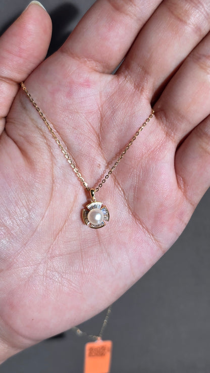 Solar Pearl Pendant Chain