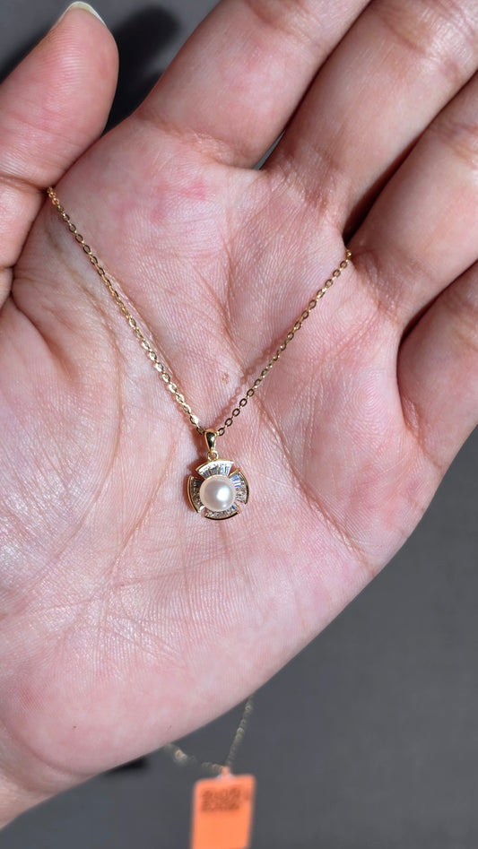 Solar Pearl Pendant Chain