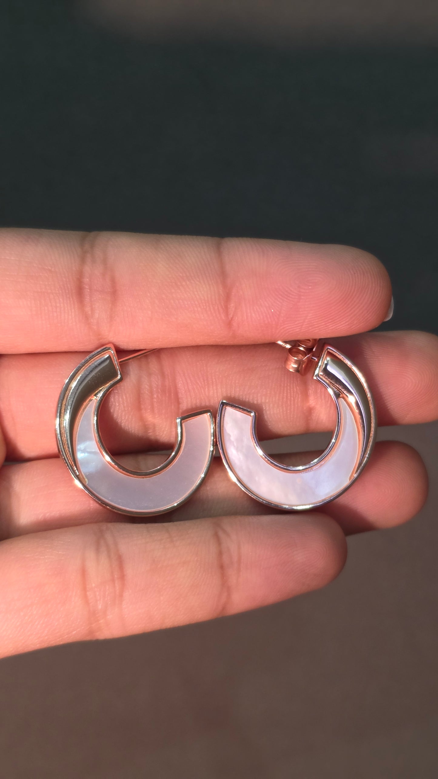 Pearl Curve Hoops