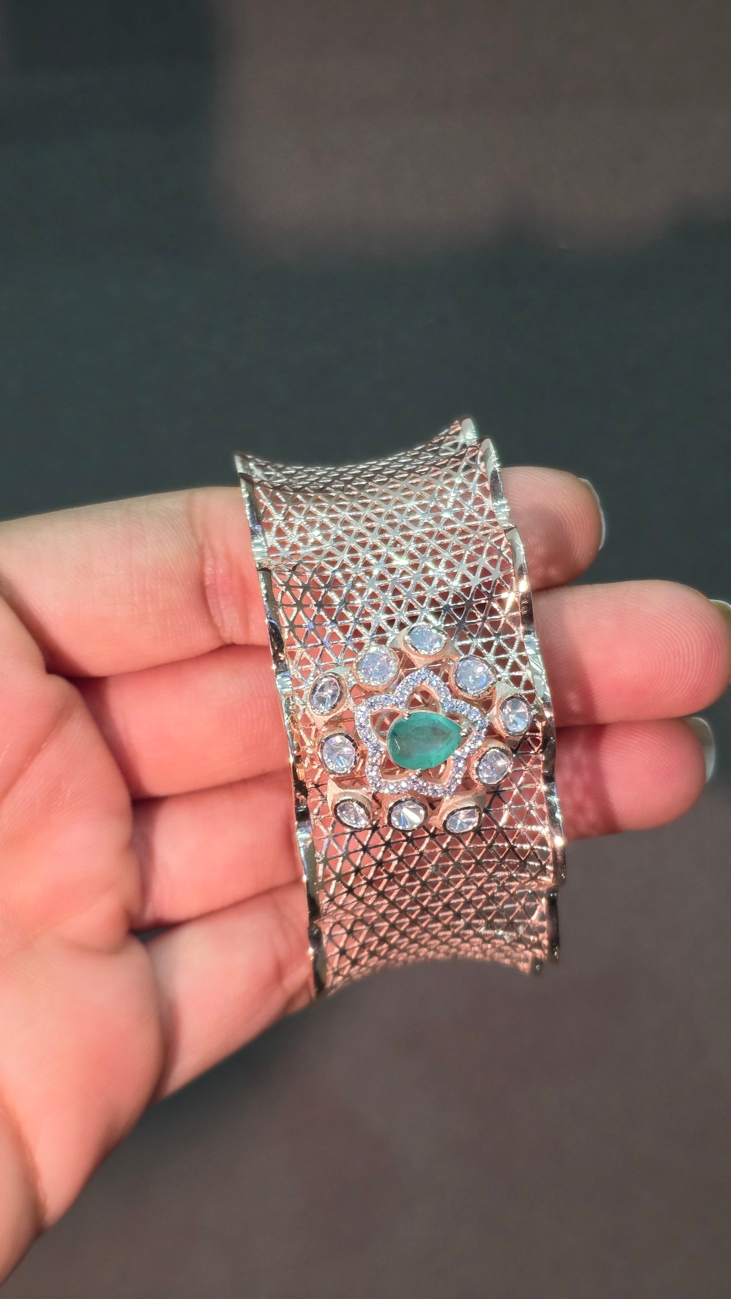 Zoya Mesh Kada