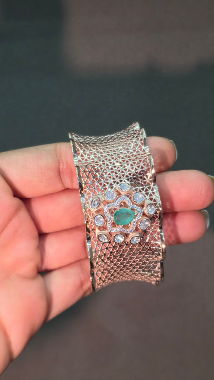 Zoya Mesh Kada