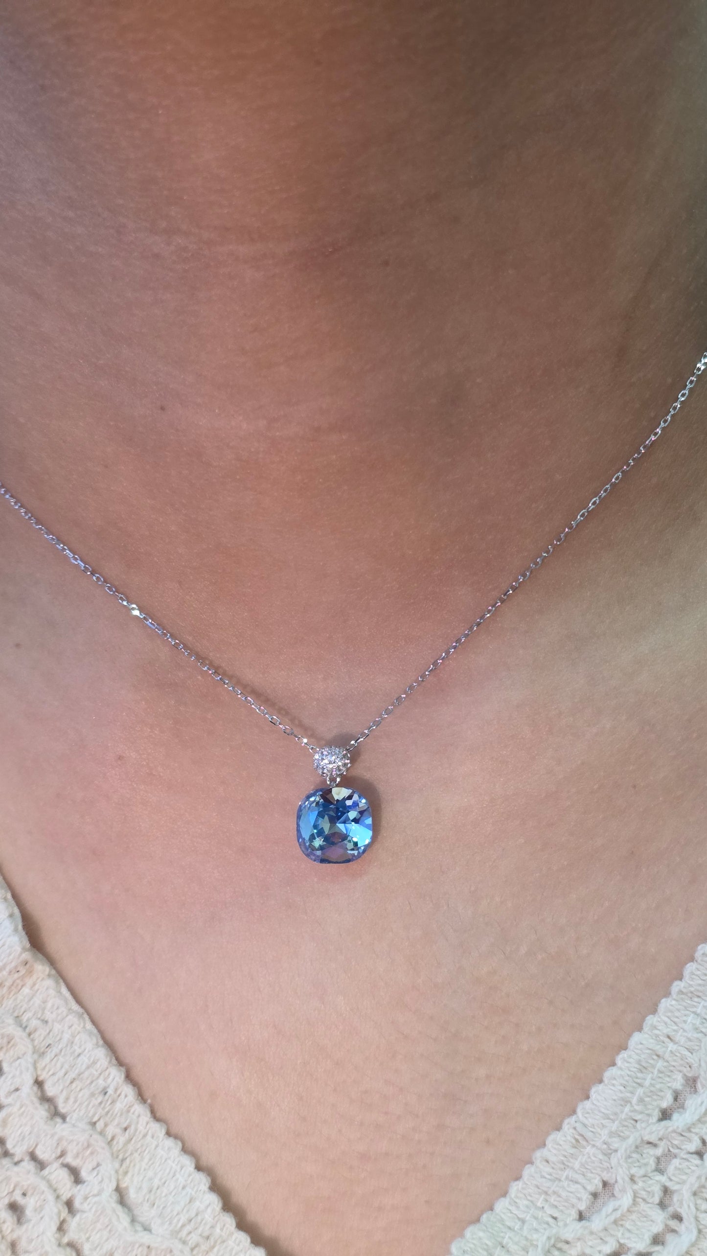 Aurora Pendant Chain