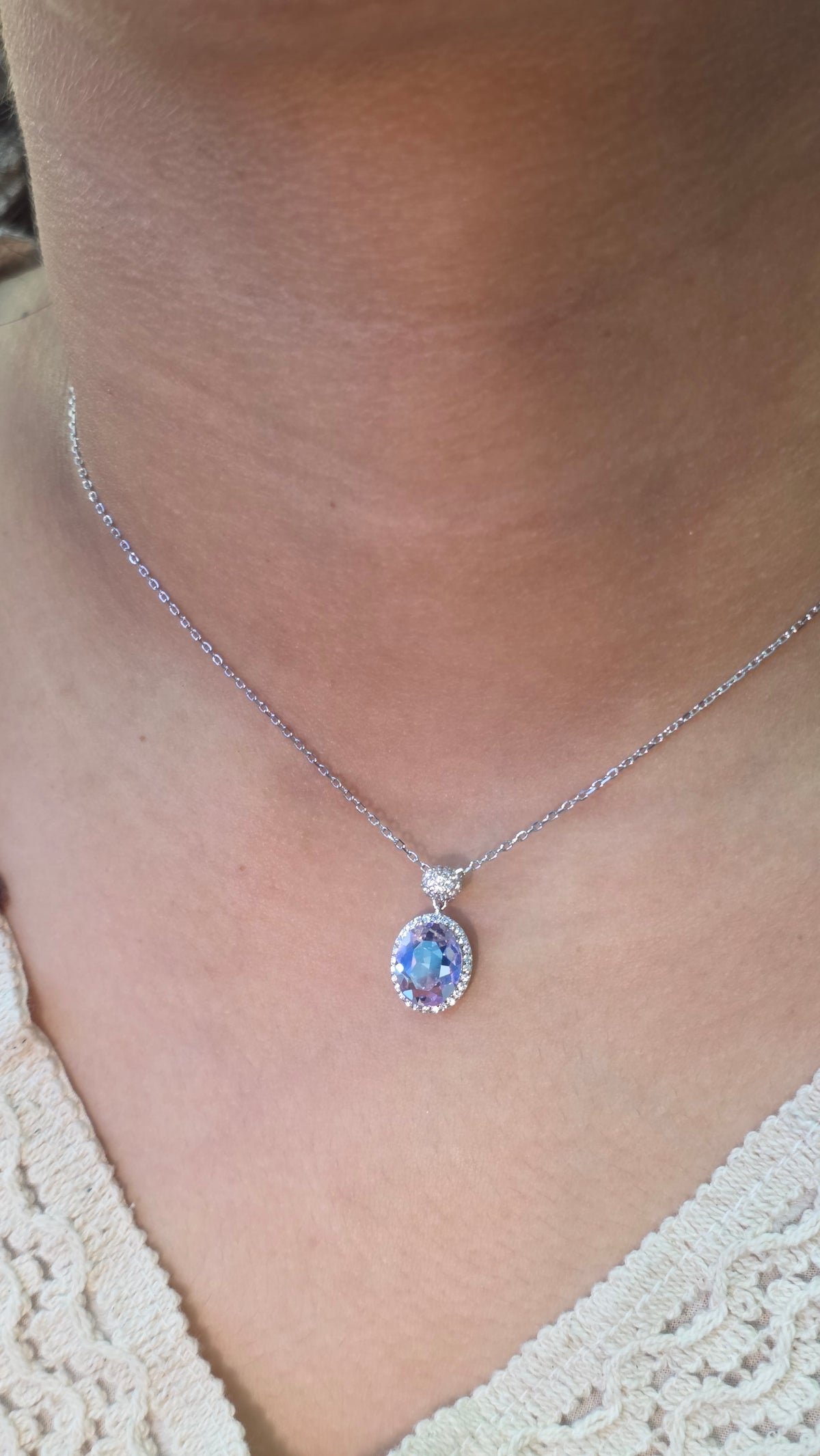 Aurora Oval Pendant Chain