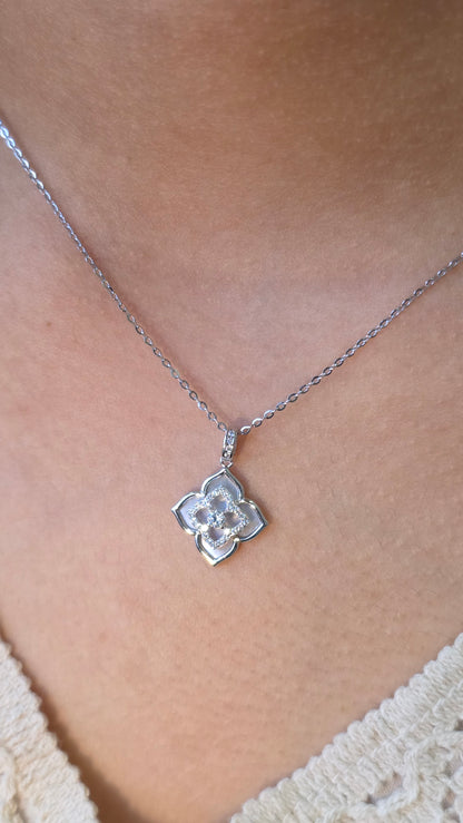 Frost Clover Pendant Chain