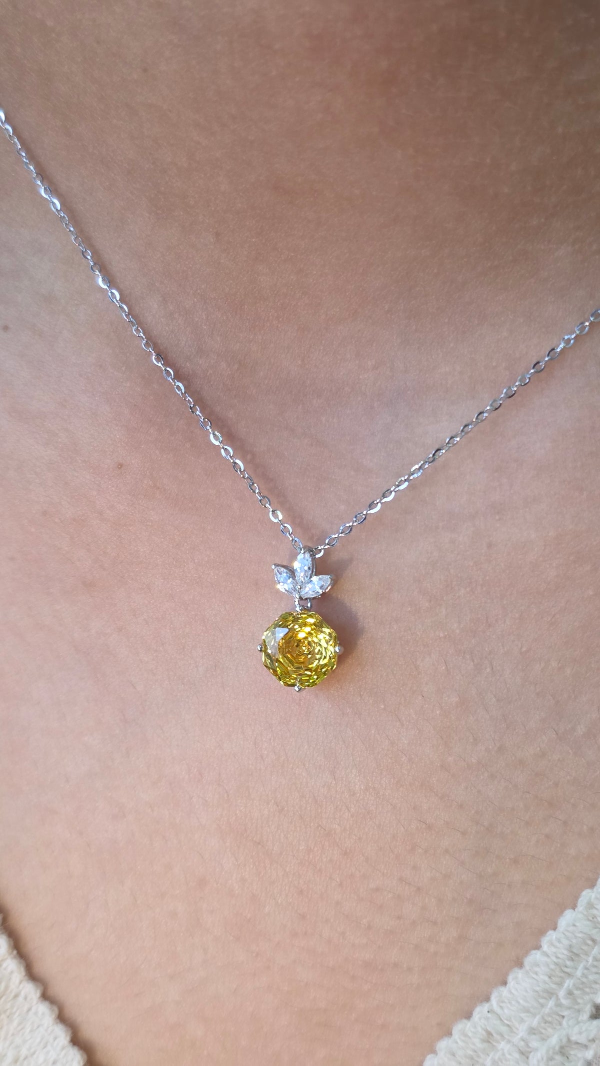 Soleil Pendant Chain