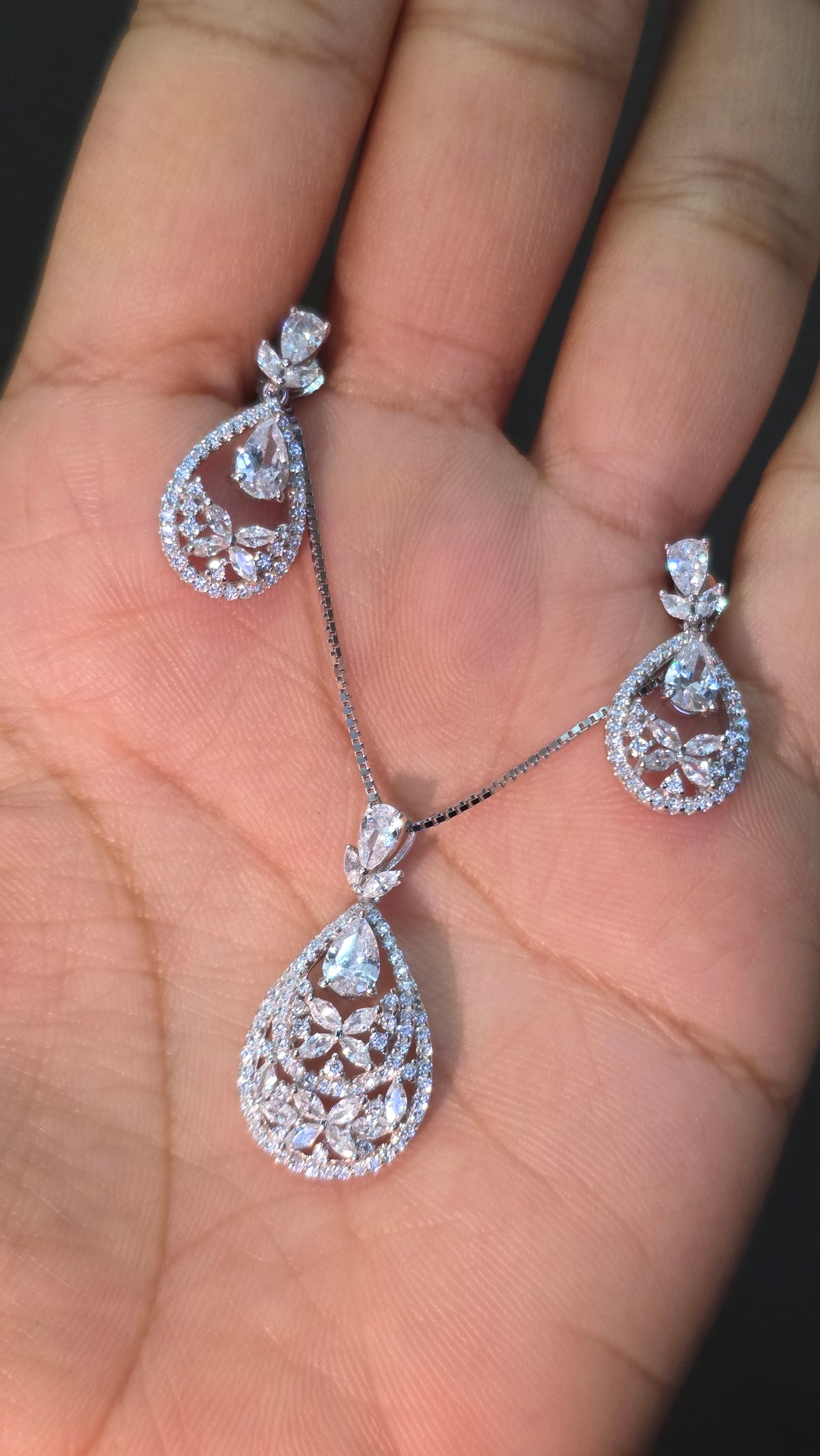 Sparkling Floral Teardrop pendat set