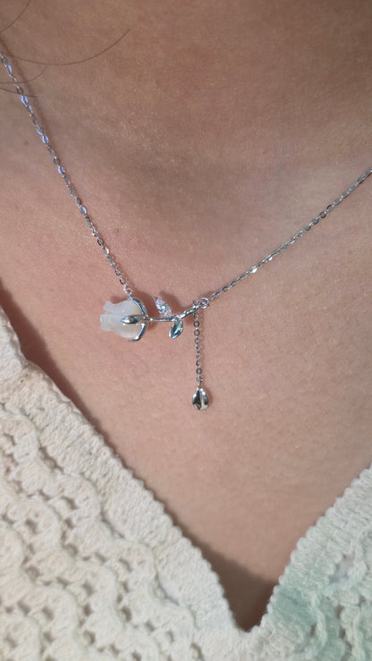 Lune Tulip Pendant Chain