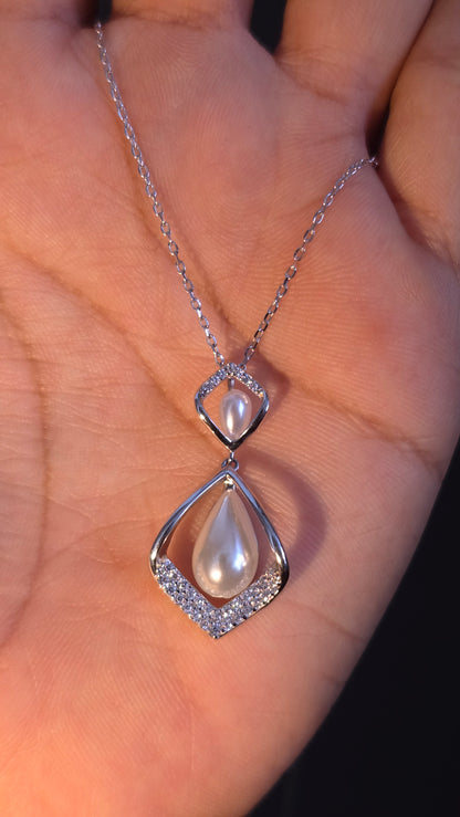 Pearl Drop Pendant Chain