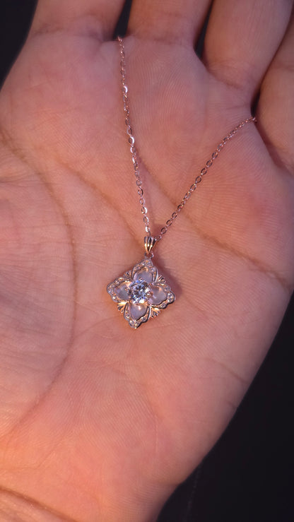 Fleur Lattice Pendant Chain