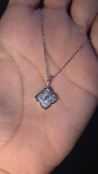 Frost Clover Pendant Chain