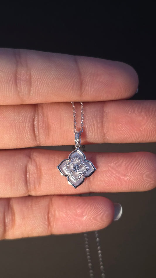 Frost Clover Pendant Chain