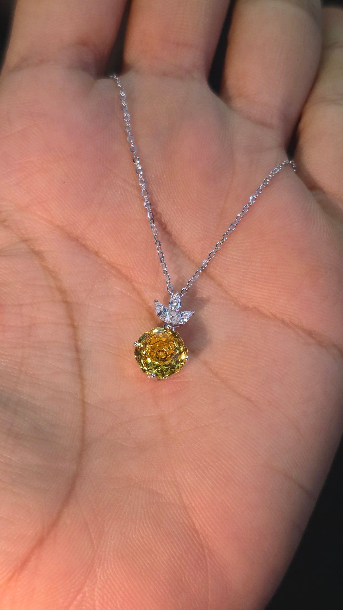 Soleil Pendant Chain