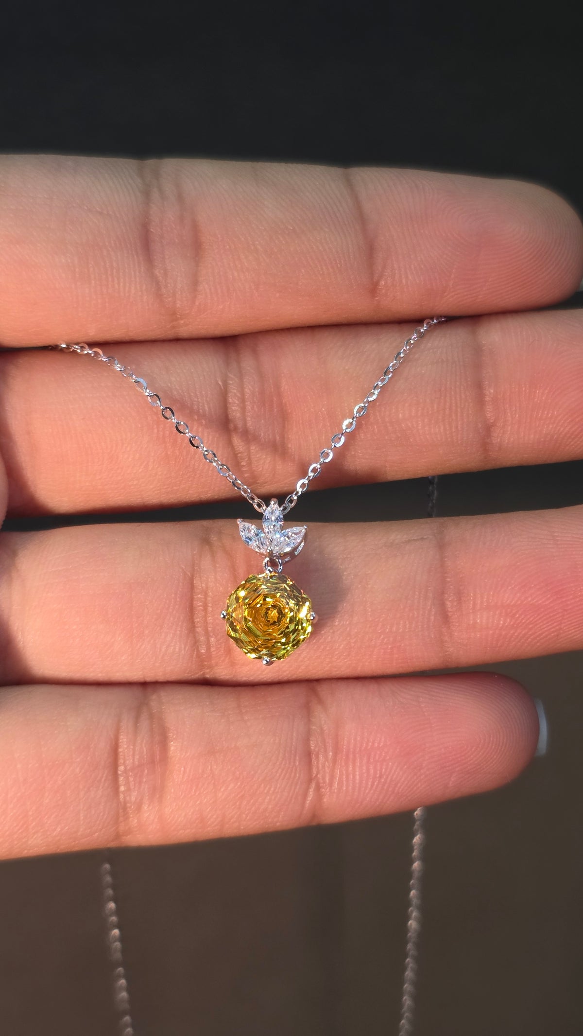 Soleil Pendant Chain