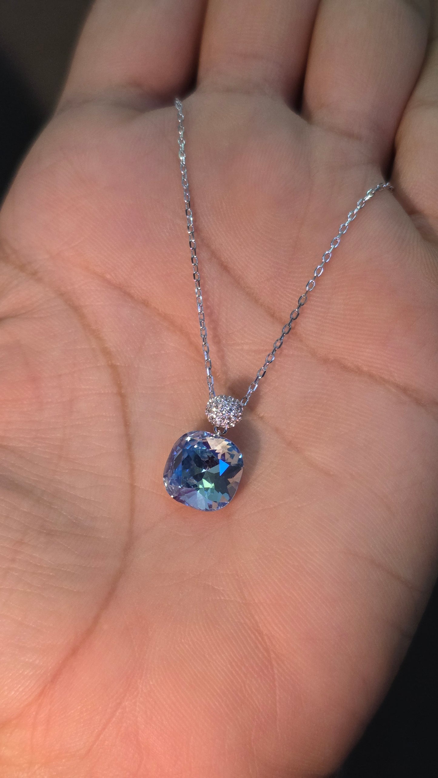 Aurora Pendant Chain