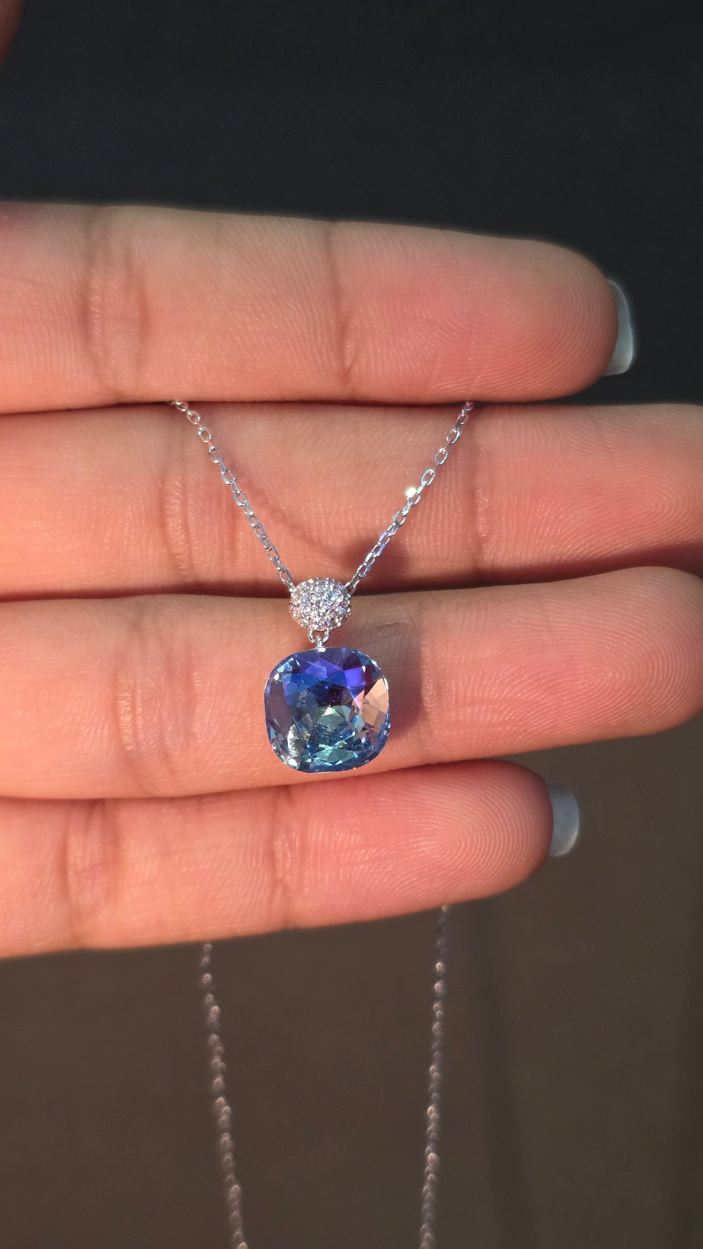 Aurora Pendant Chain