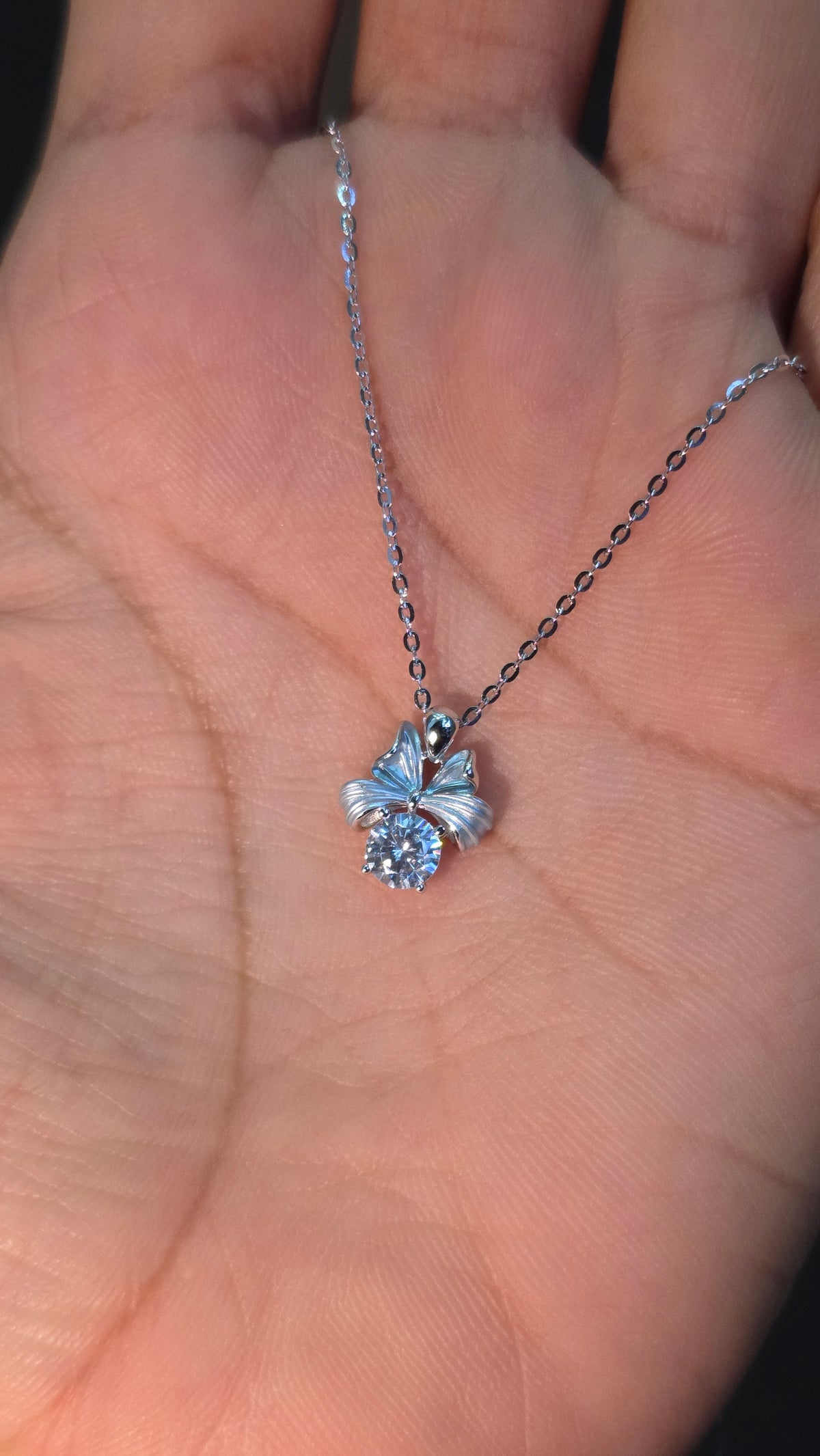 Ribbon Solitaire Pendant Chain