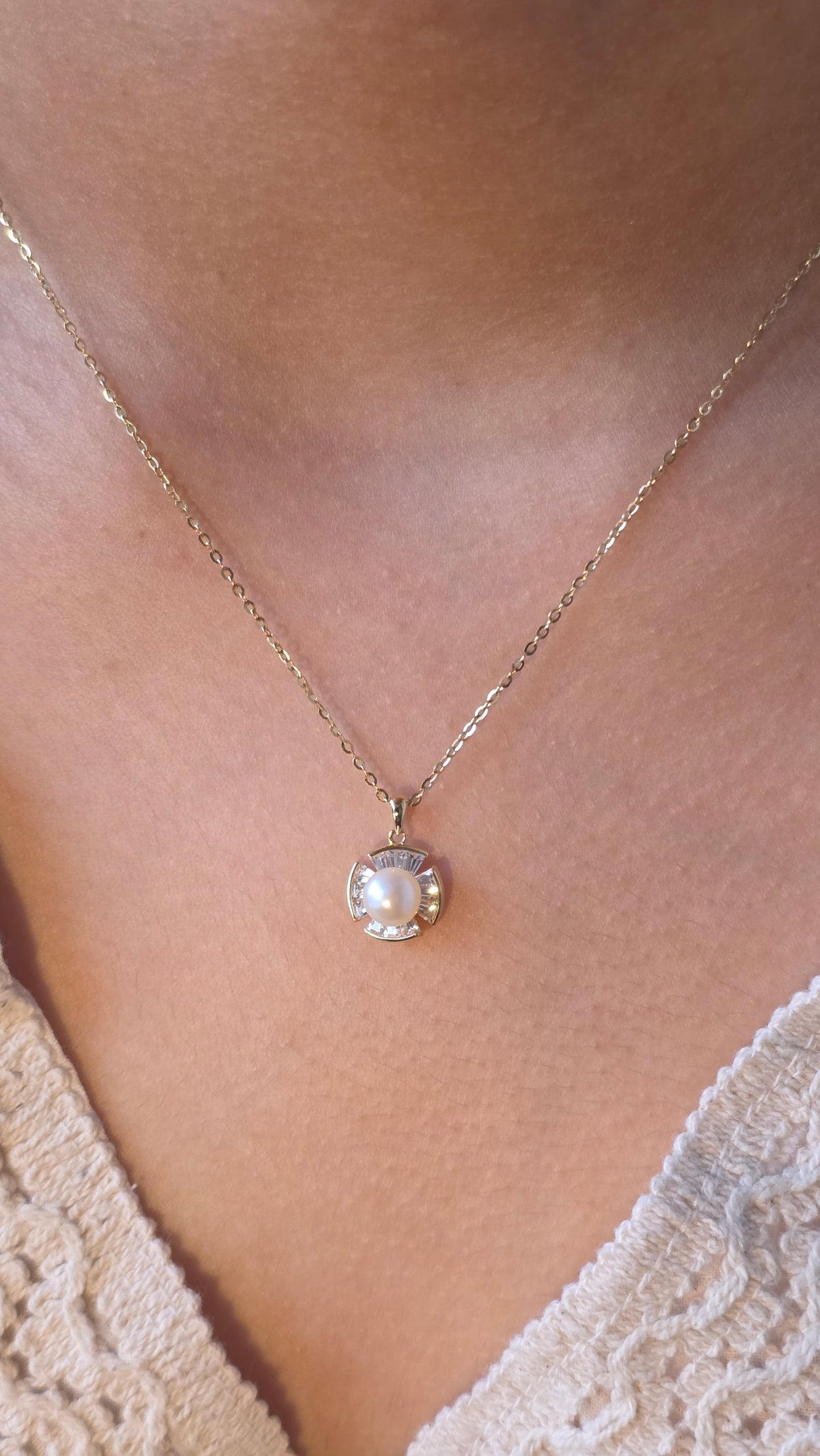Solar Pearl Pendant Chain