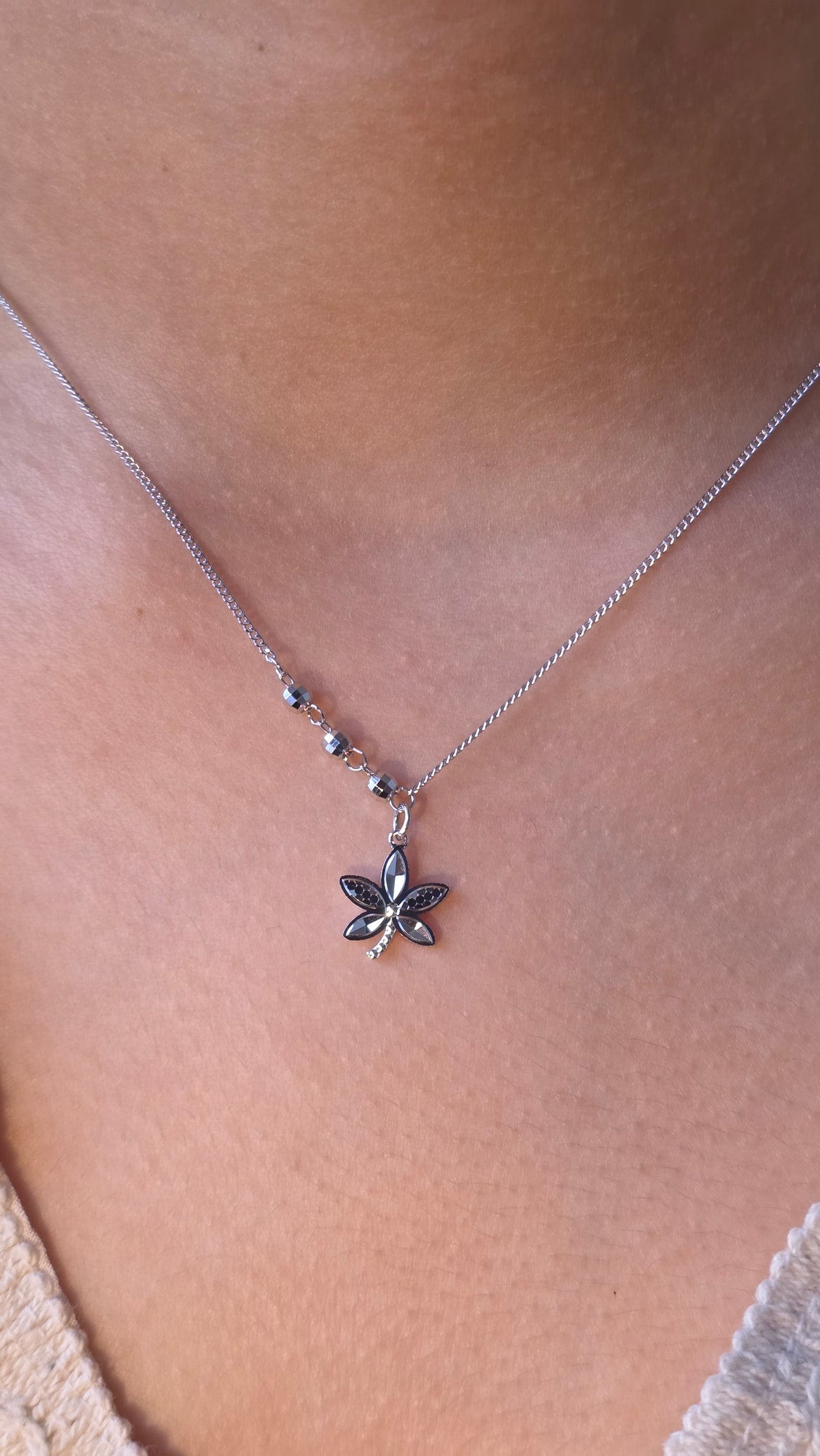 Noir Bloom Pendant Chain