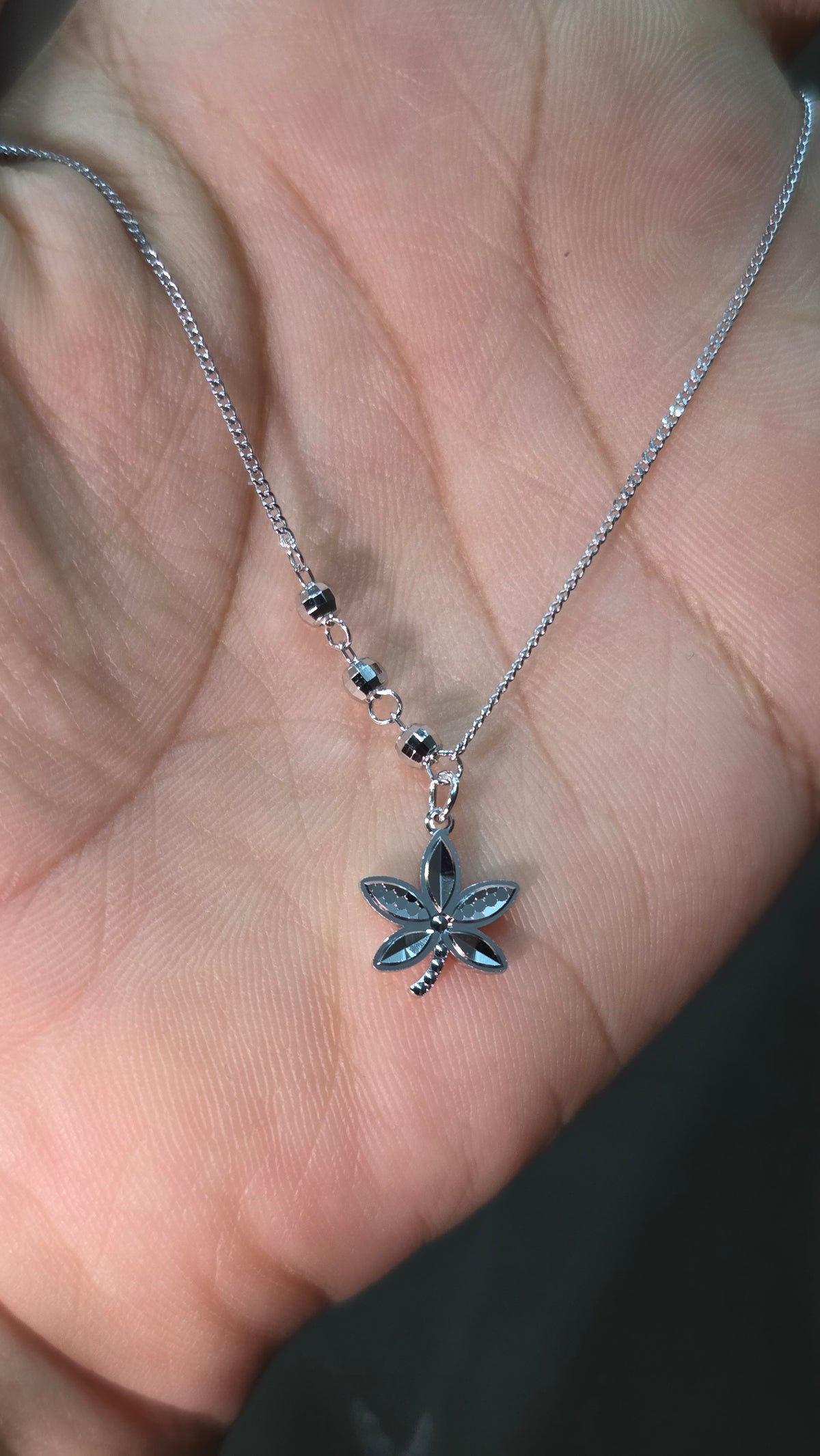 Noir Bloom Pendant Chain
