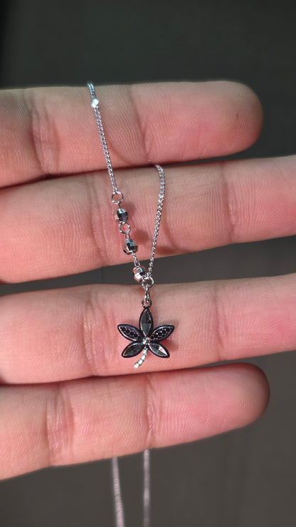 Noir Bloom Pendant Chain