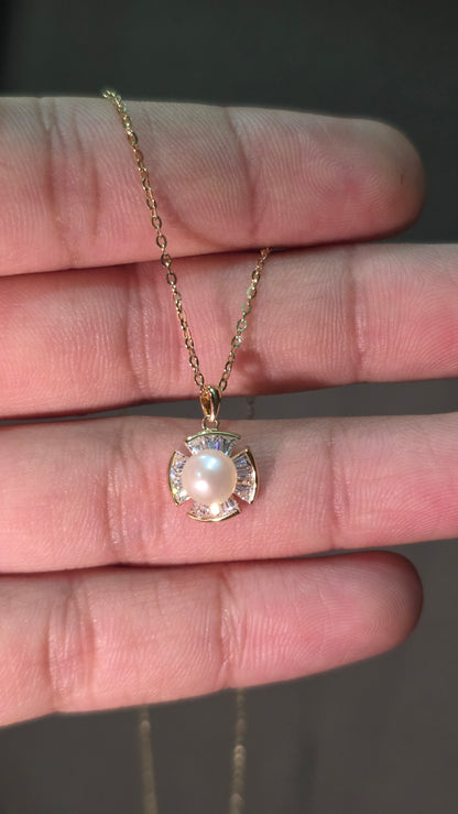 Solar Pearl Pendant Chain