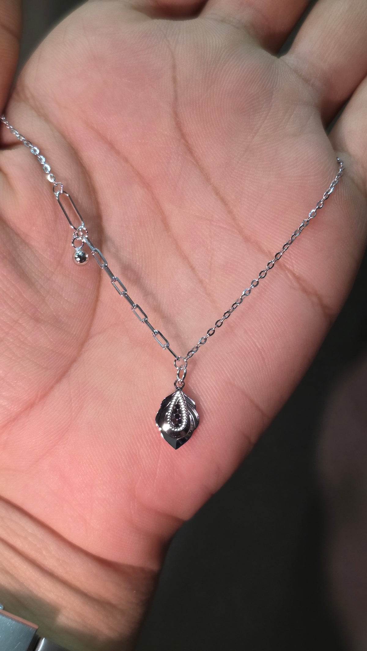 Plume Pendant Chain