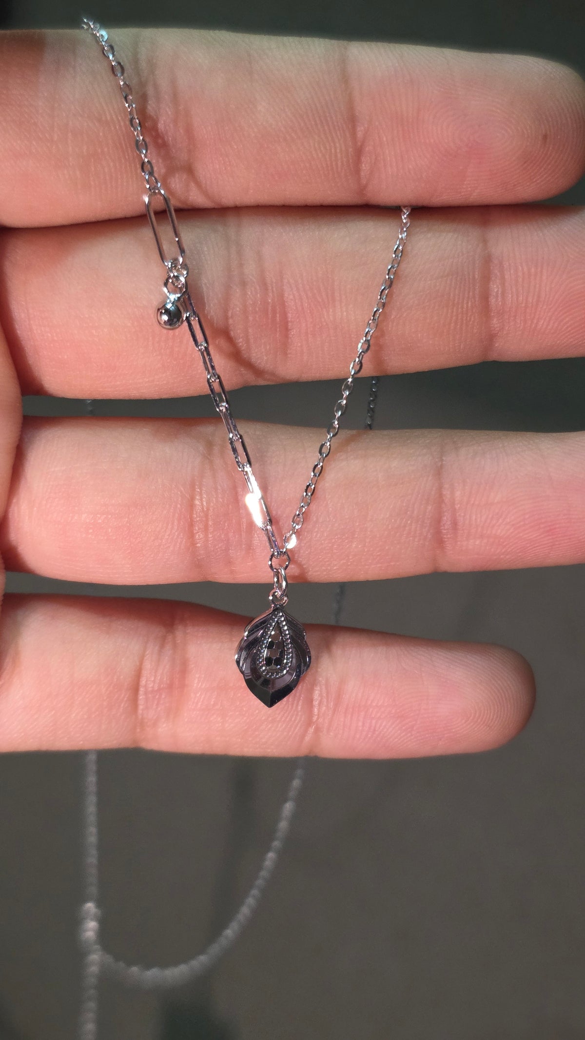 Plume Pendant Chain