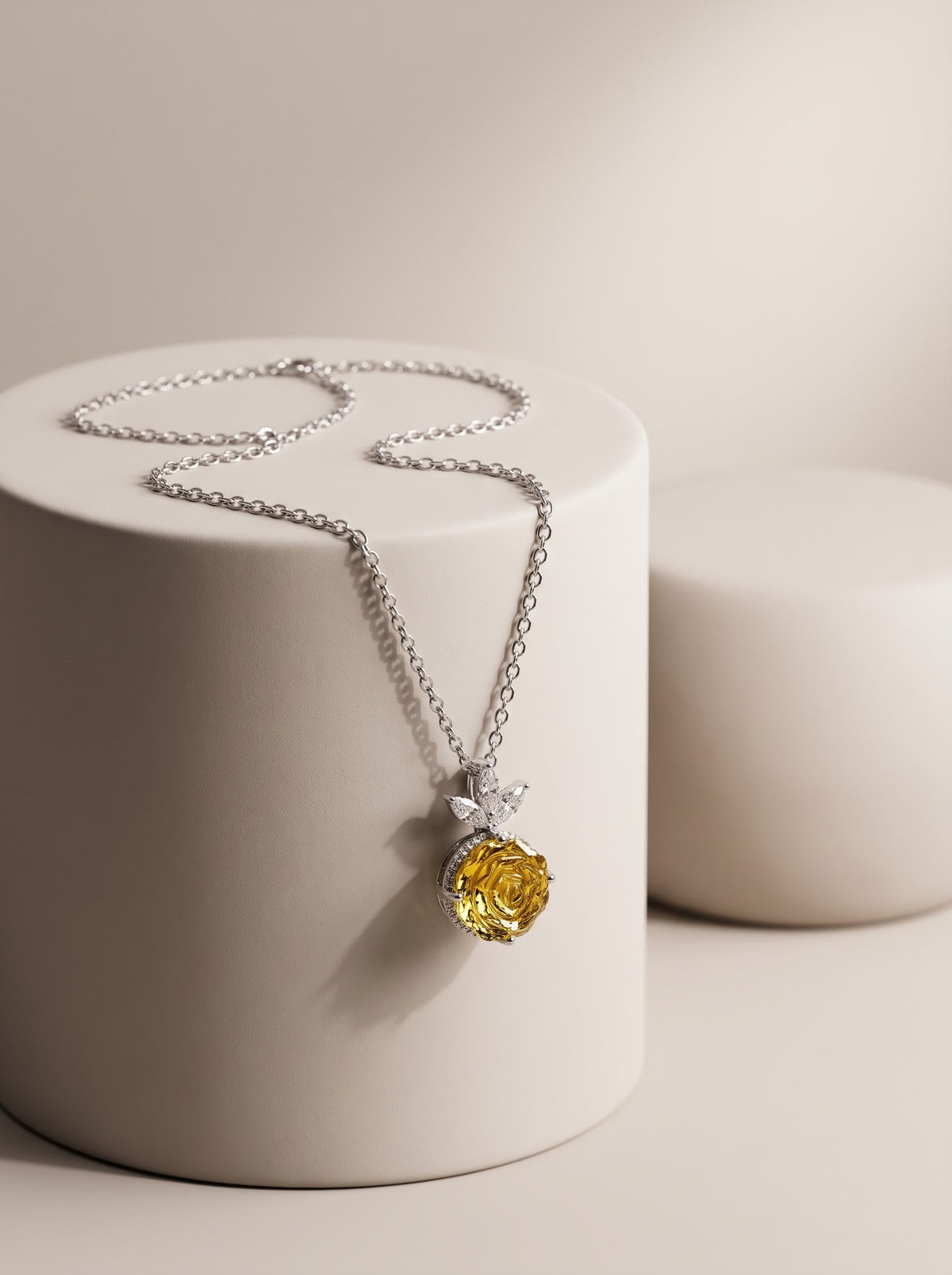 Soleil Pendant Chain