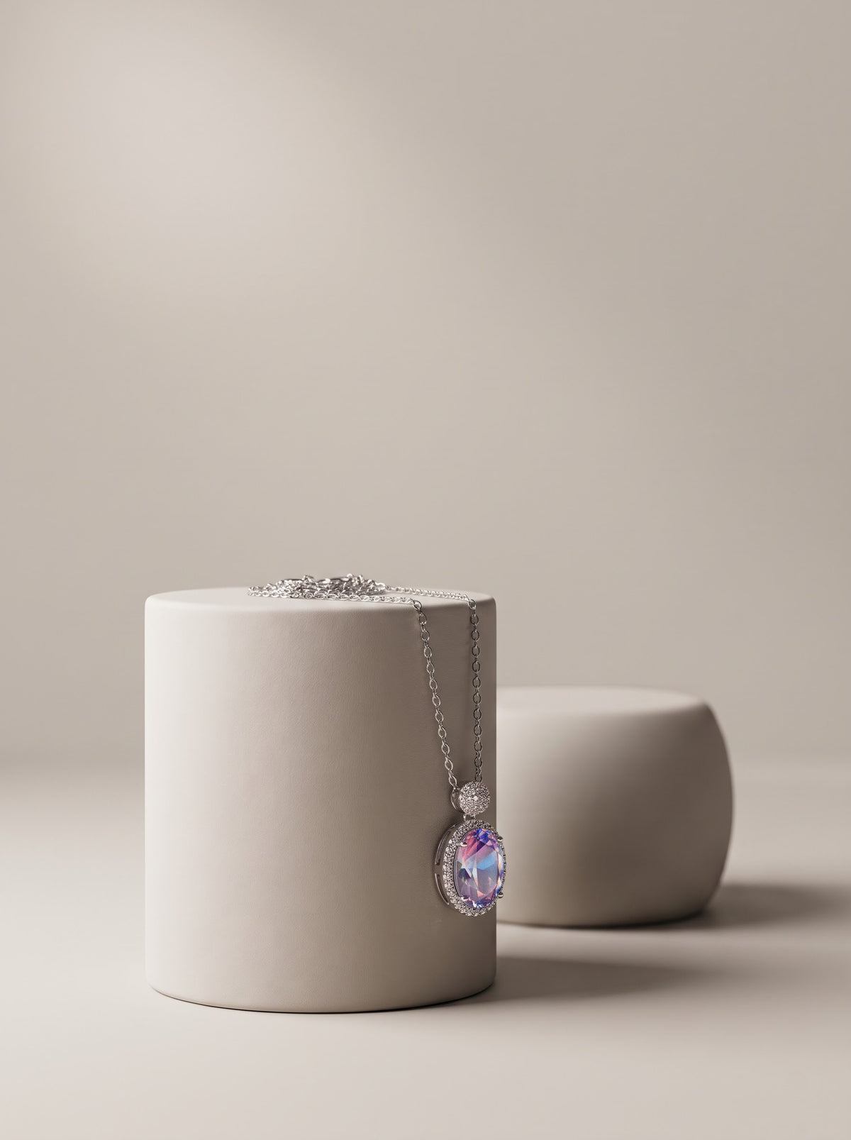 Aurora Oval Pendant Chain