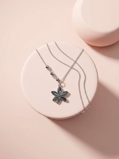 Noir Bloom Pendant Chain