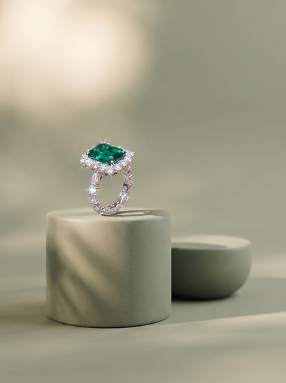 Emerald Grandeur Ring