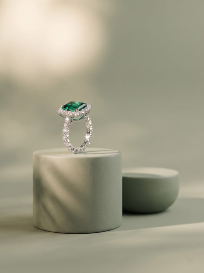 Emerald Grandeur Ring