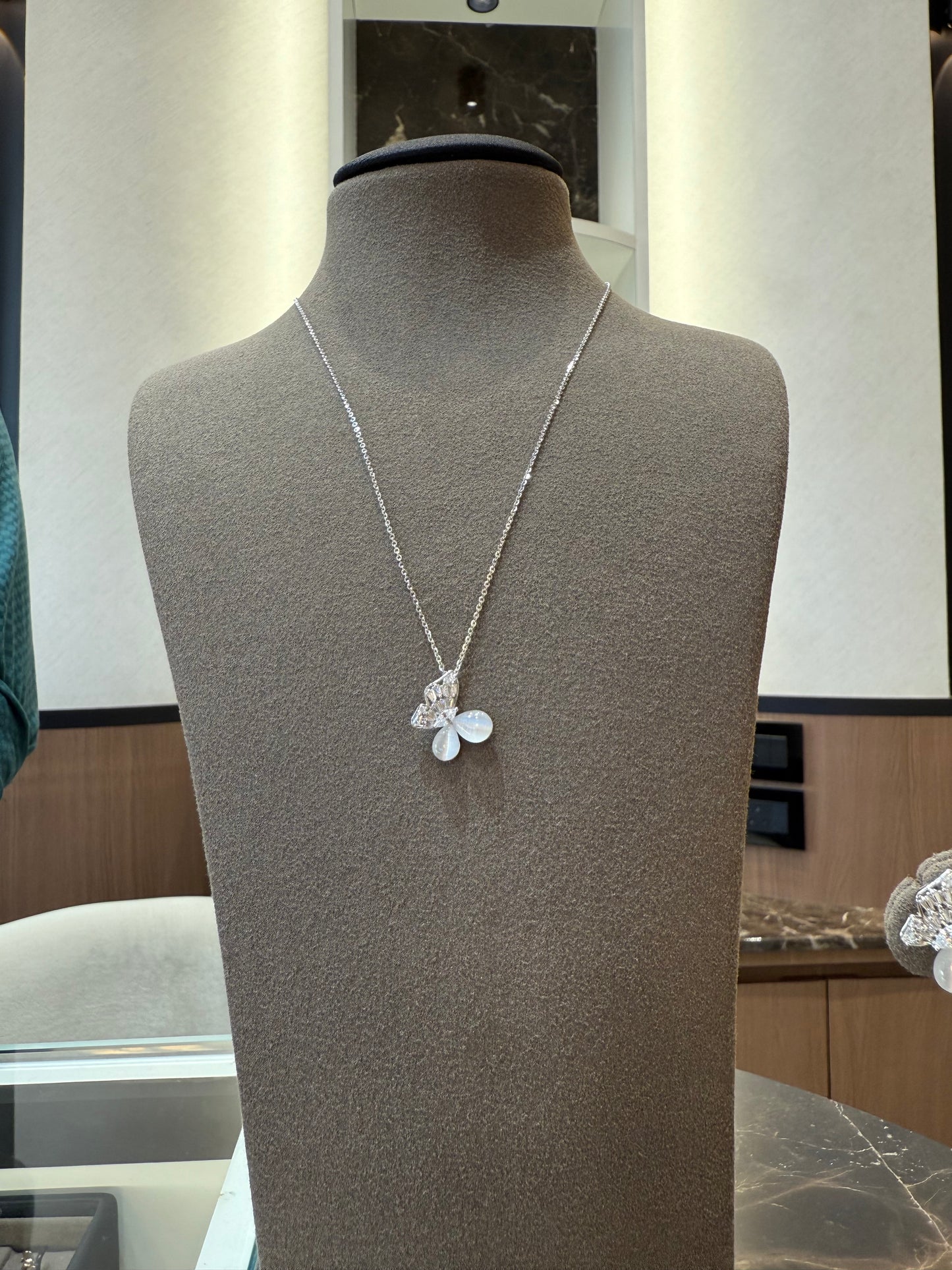 Papillon Pendant Set