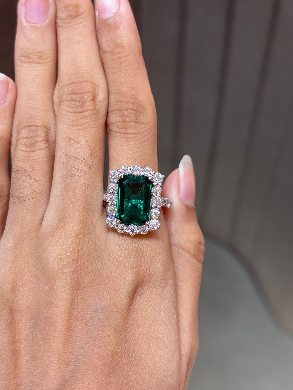 Emerald Grandeur Ring