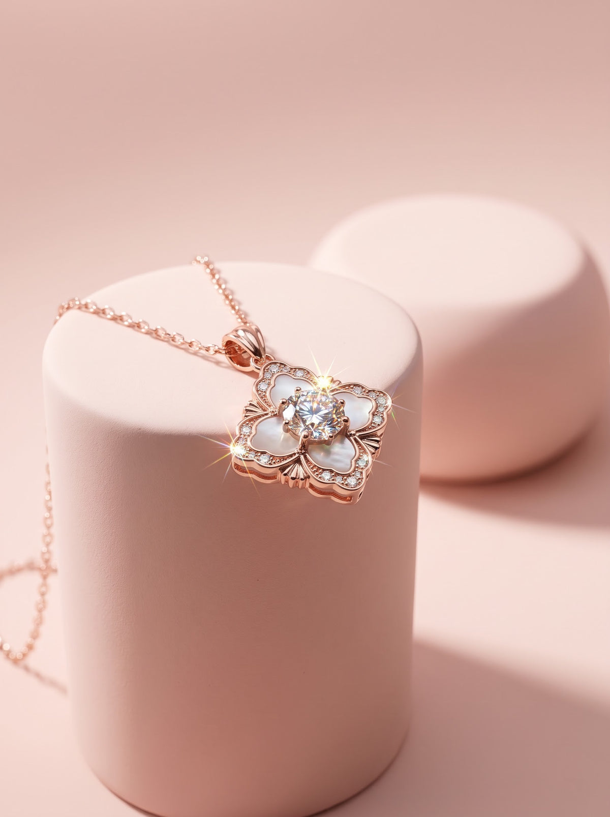 Fleur Lattice Pendant Chain