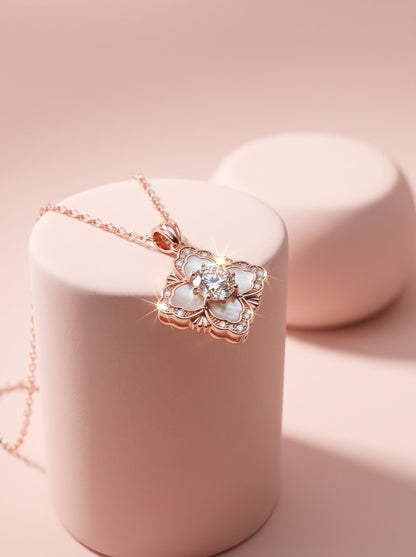 Fleur Lattice Pendant Chain