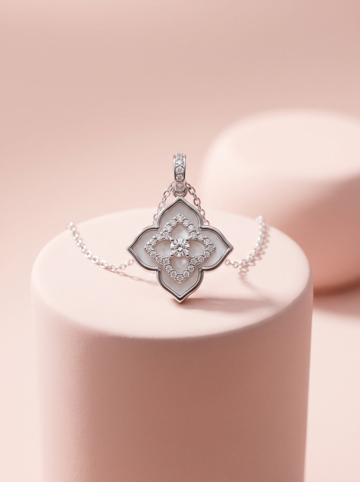 Frost Clover Pendant Chain