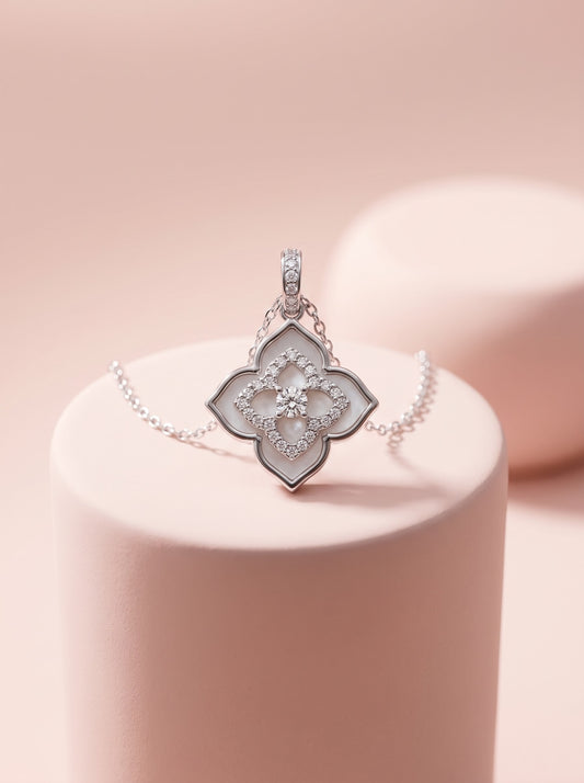 Frost Clover Pendant Chain