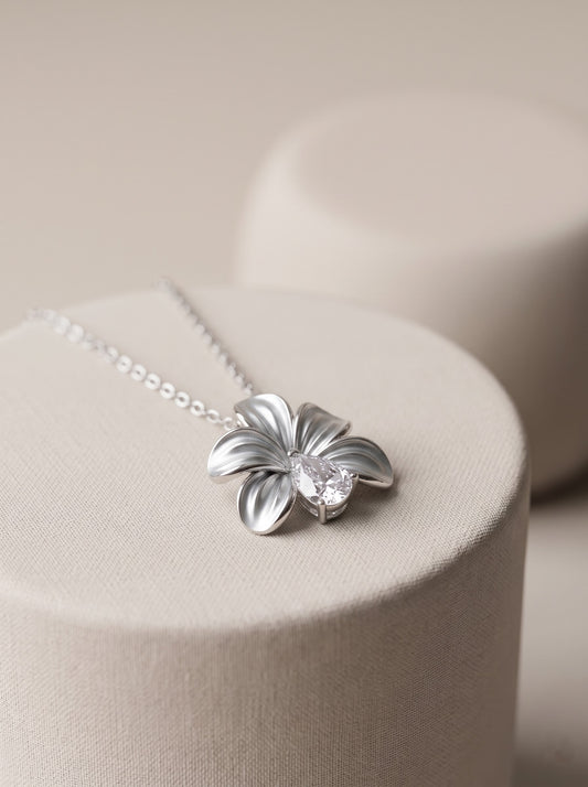 Azure Clover Pendant Chain