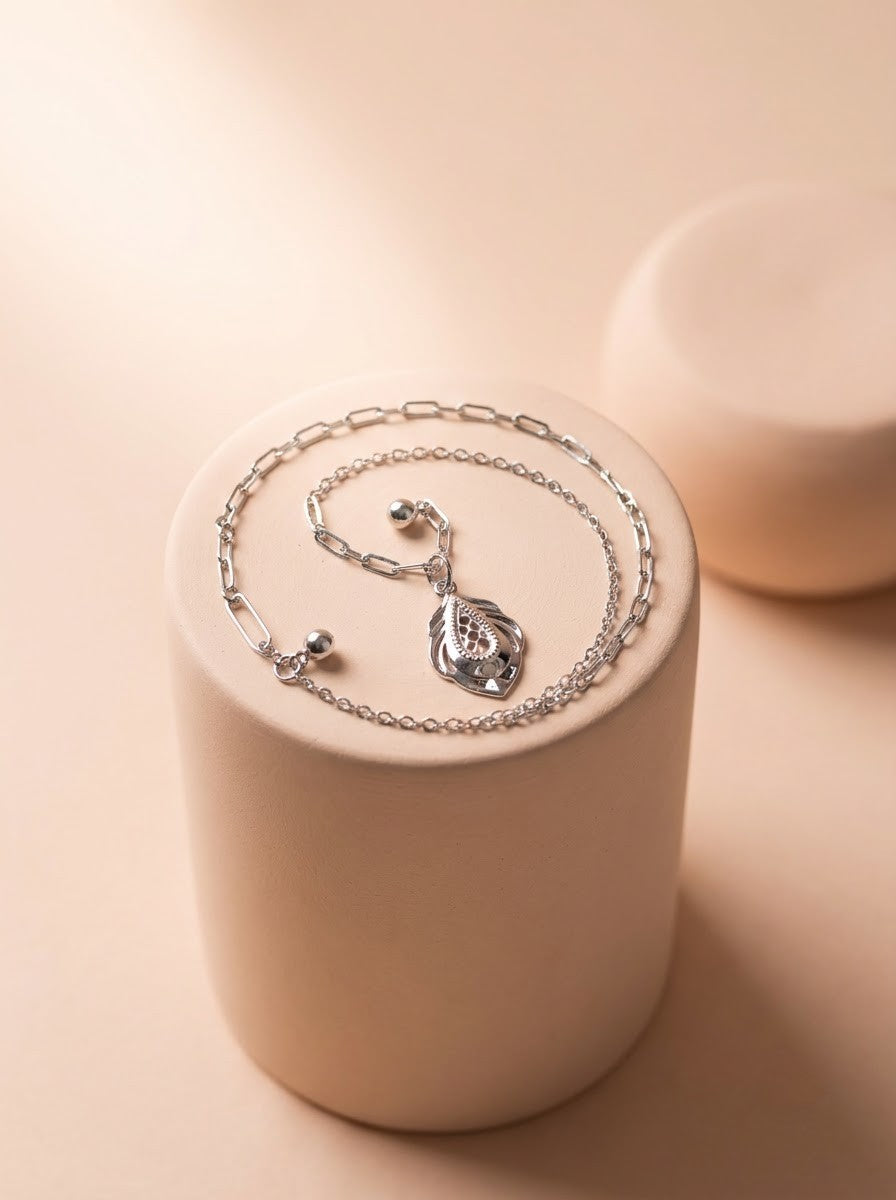 Plume Pendant Chain