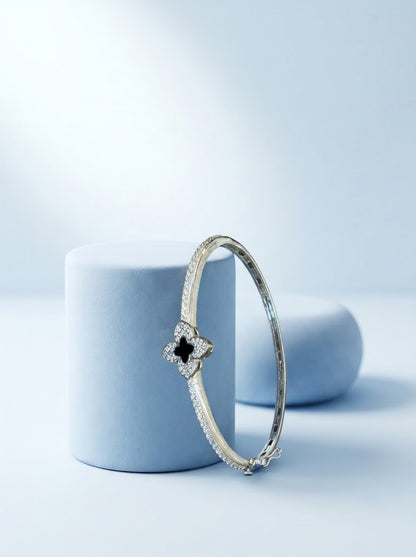 Onyx Clover Kada
