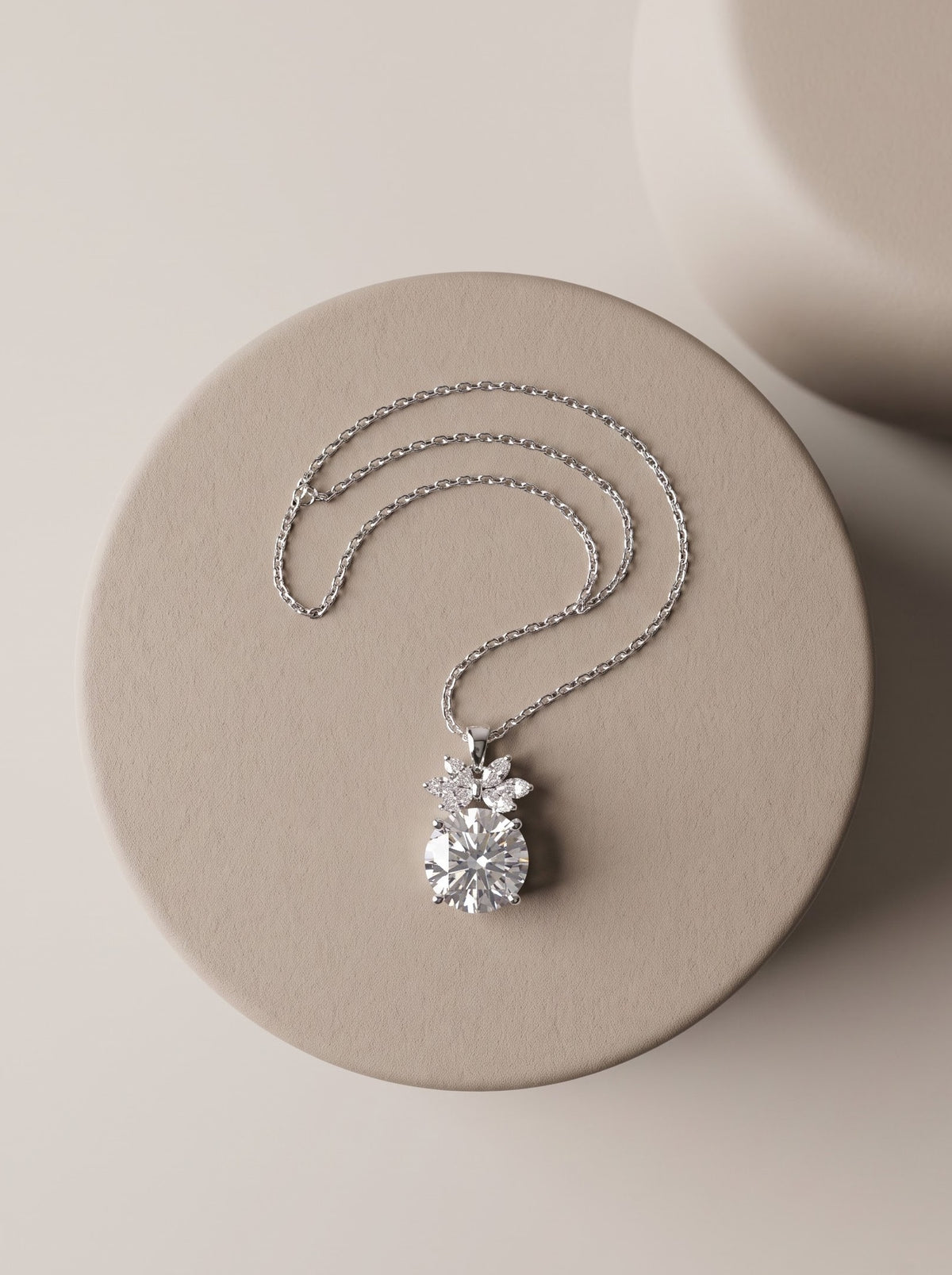 Bloom Cluster Pendant Chain