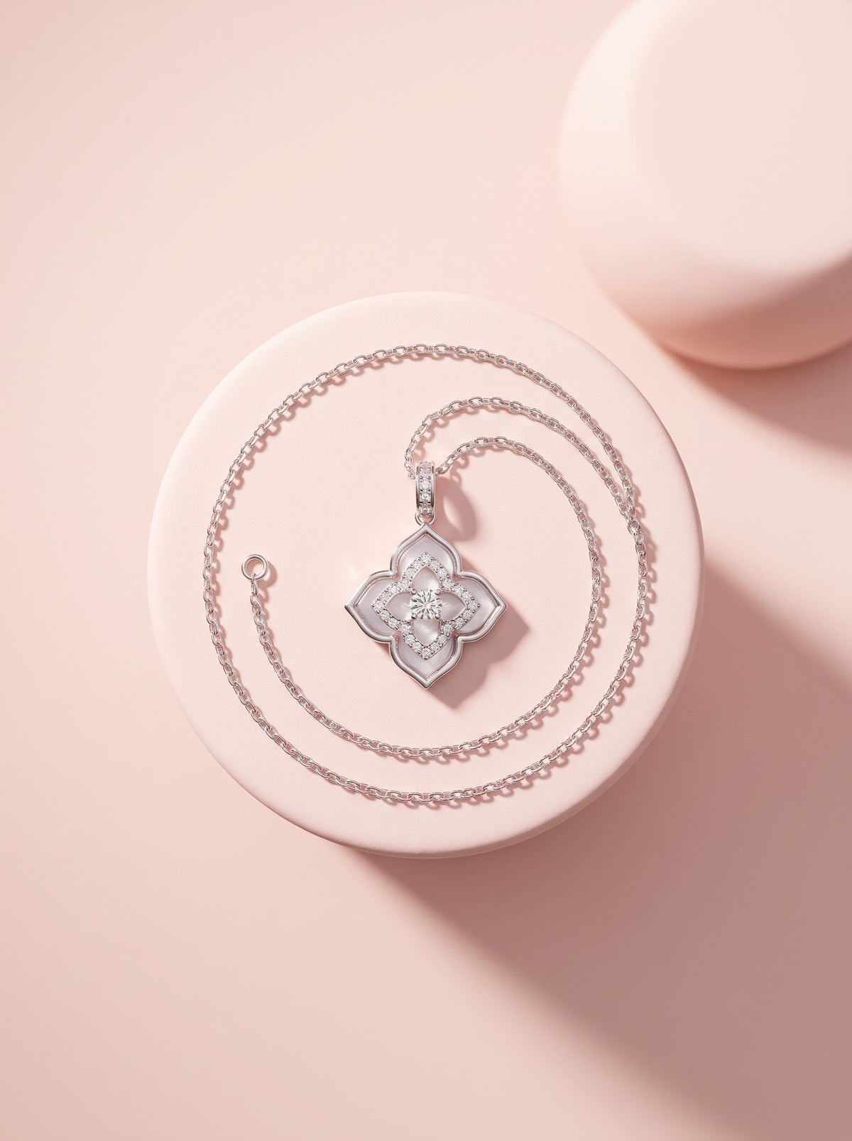 Frost Clover Pendant Chain