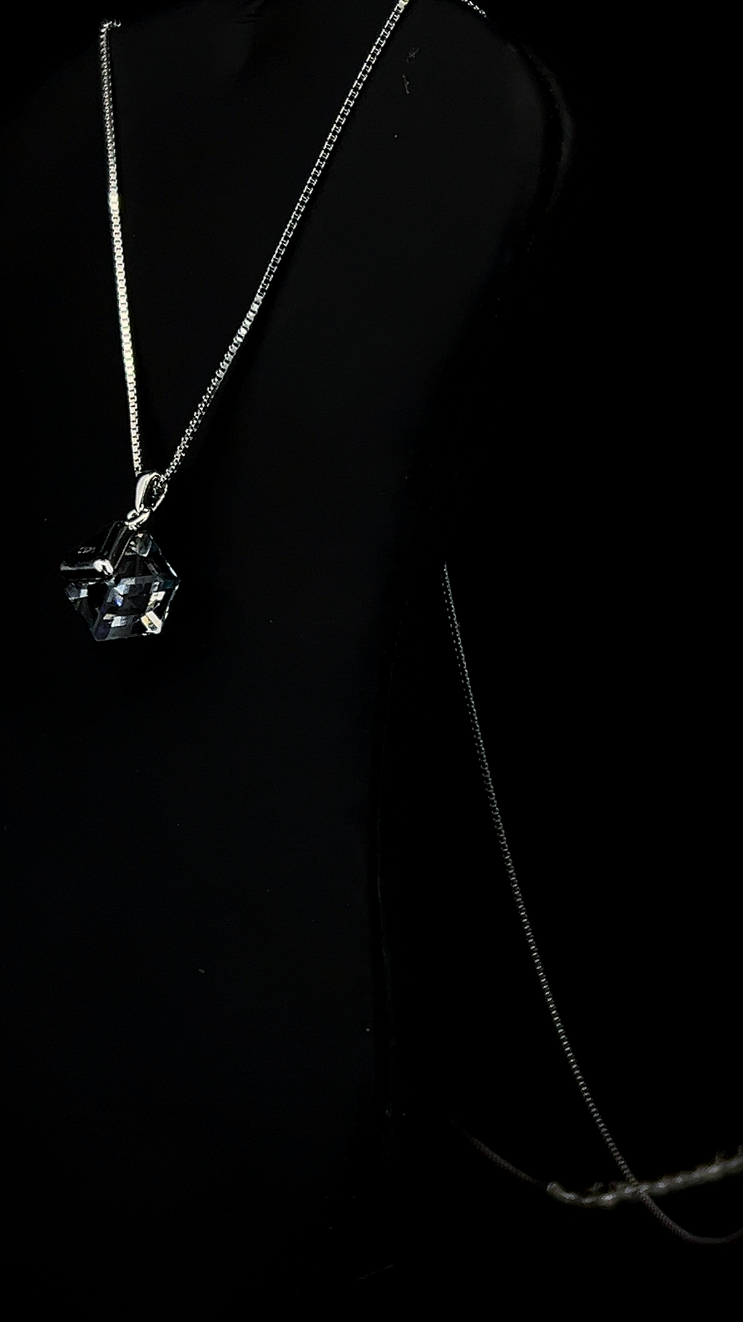 The Onyx Edge Black Square