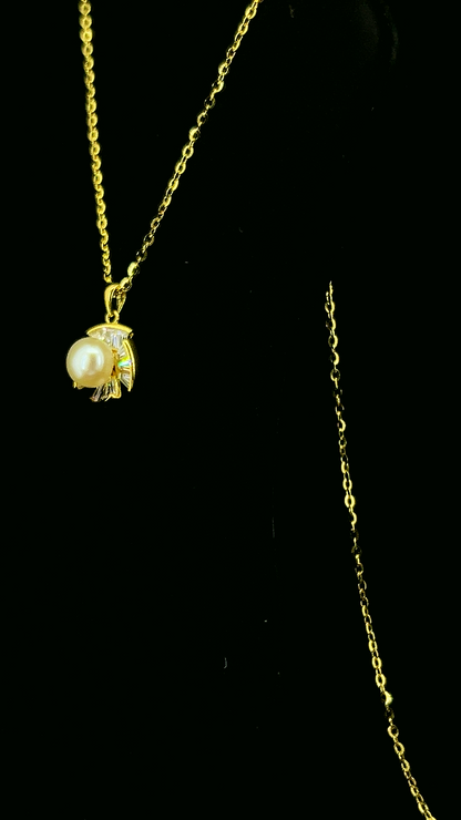 Solar Pearl Pendant Chain