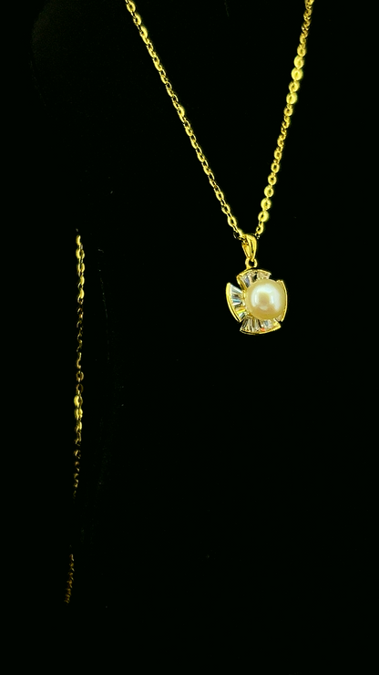 Solar Pearl Pendant Chain