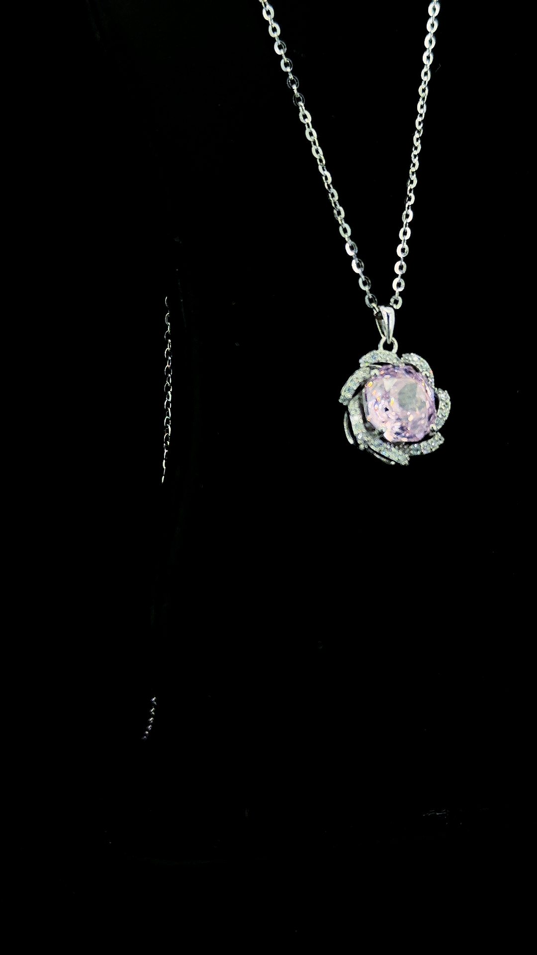 Bloom Halo Pendant Chain