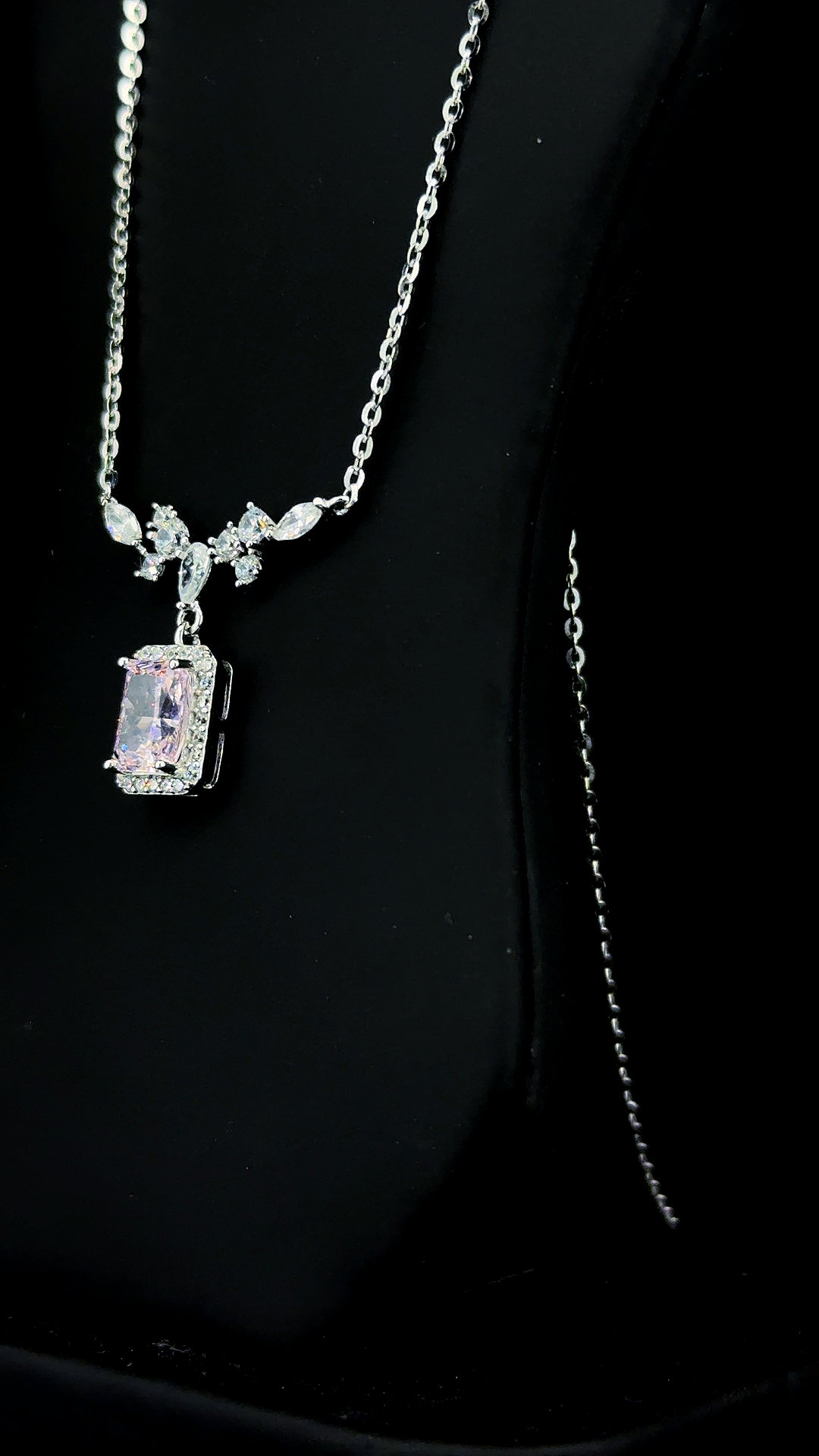 Lumière Halo Pendant Chain